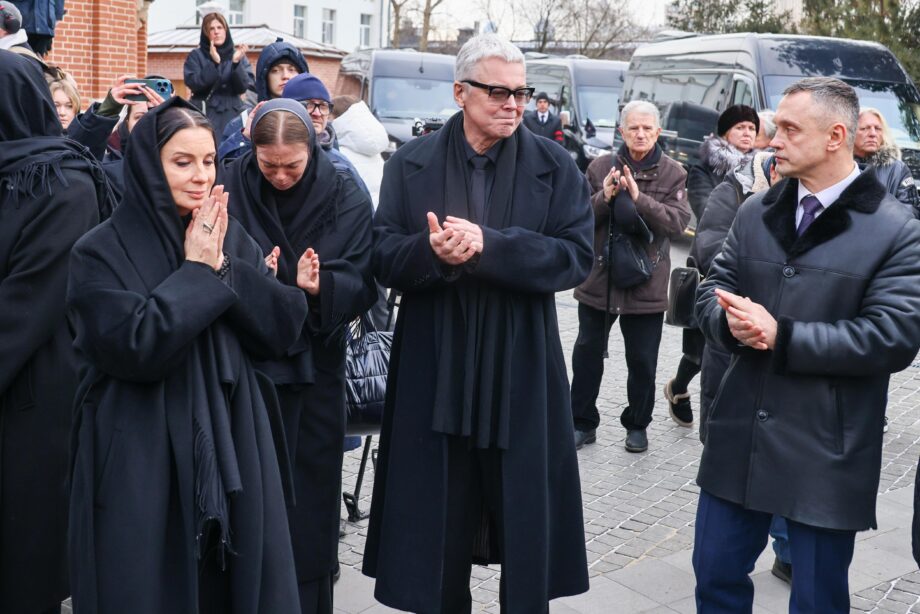 Александр Стриженов не смог сдержать слёз: последние слова отца потрясли его до глубины души. Что он сказал перед уходом? Узнай правду!